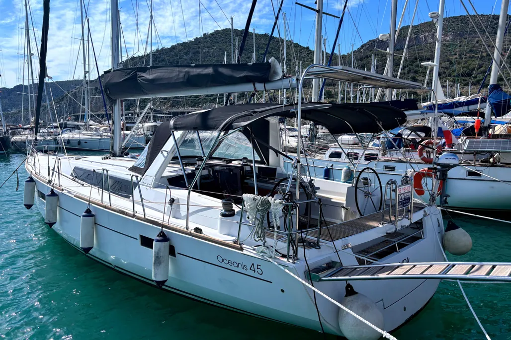 Beneteau Oceanis 45 used - photo 1