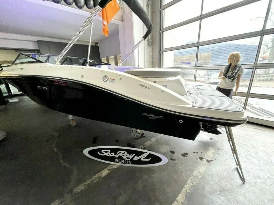 Sea Ray SPX 210 2544631 gebraucht - Foto 1
