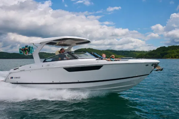 Cobalt Boats R31