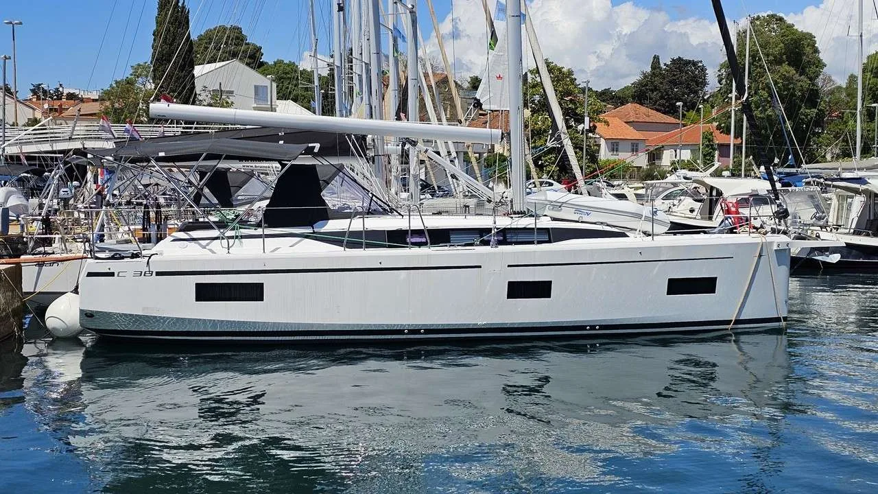 Bavaria Yachts C38 gebraucht - Foto 1