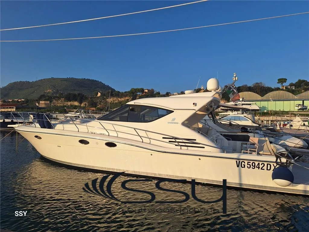 Uniesse 48 HARD TOP d'occasion - photo 1