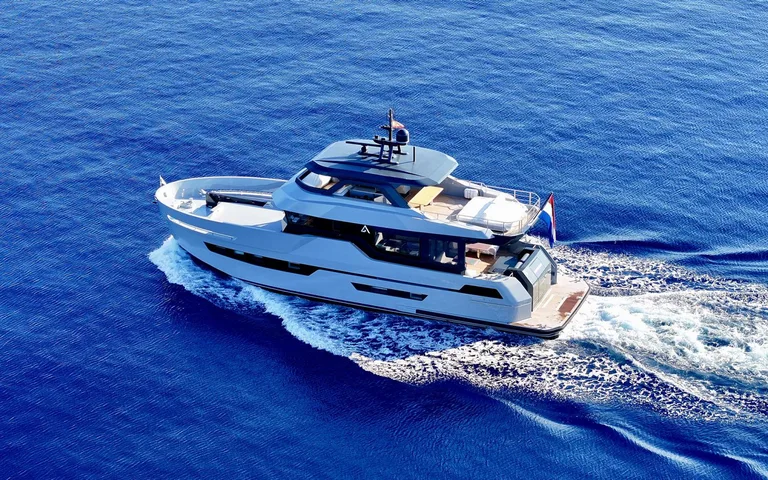 Outer Reef Yachts 780 Adventure