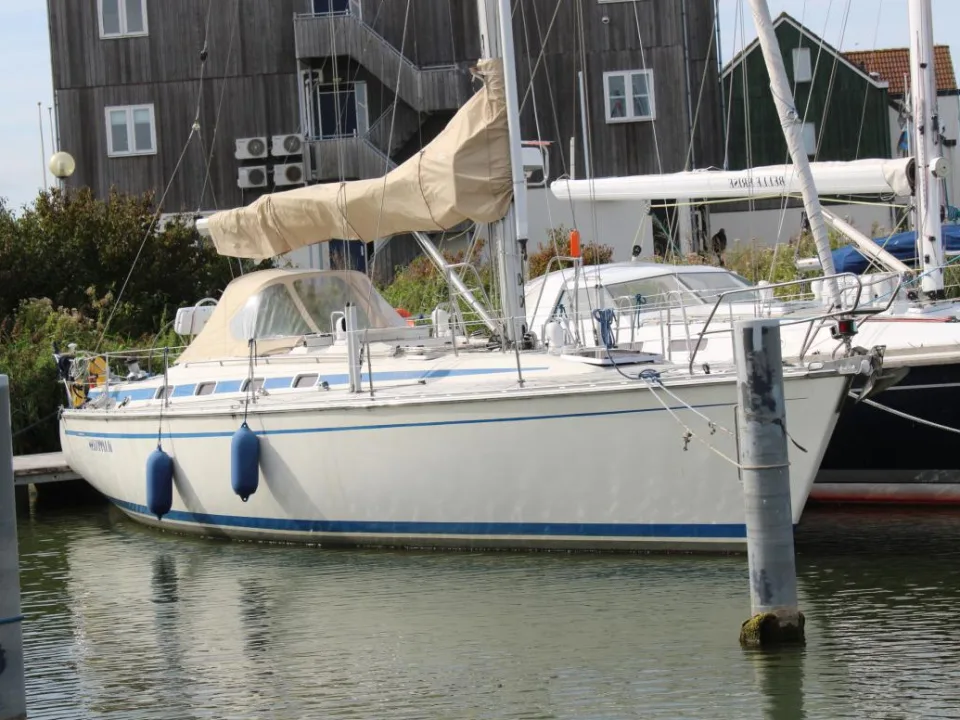 Bavaria Yachts 43 Lagoon used - photo 1
