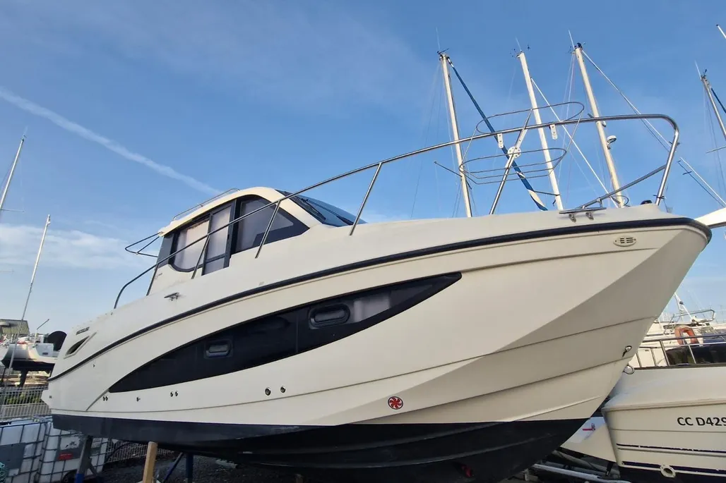 Quicksilver Activ 905 Weekend Outboard used - photo 1
