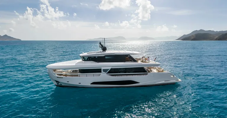 Ferretti Yachts INFYNITO 90