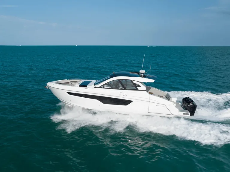 Cruisers Yachts 50 GLS