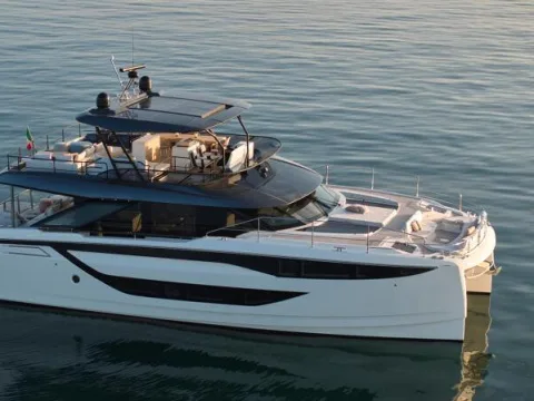 Prestige M8 Motorkatamaran used - photo 1