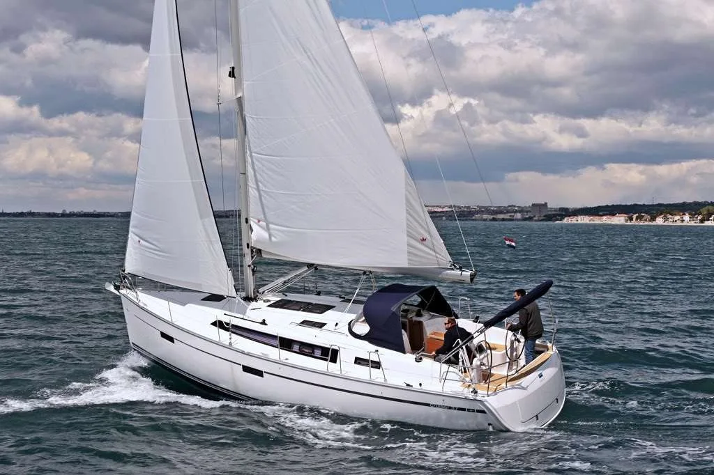 Bavaria Yachts 37 CRUISER used - photo 1