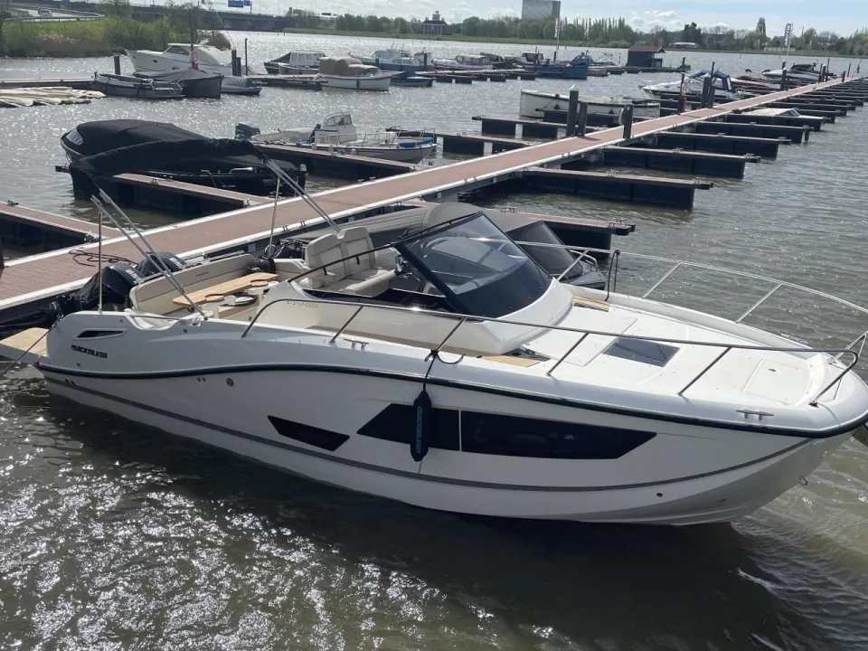 Quicksilver 875 Sundeck used - photo 1
