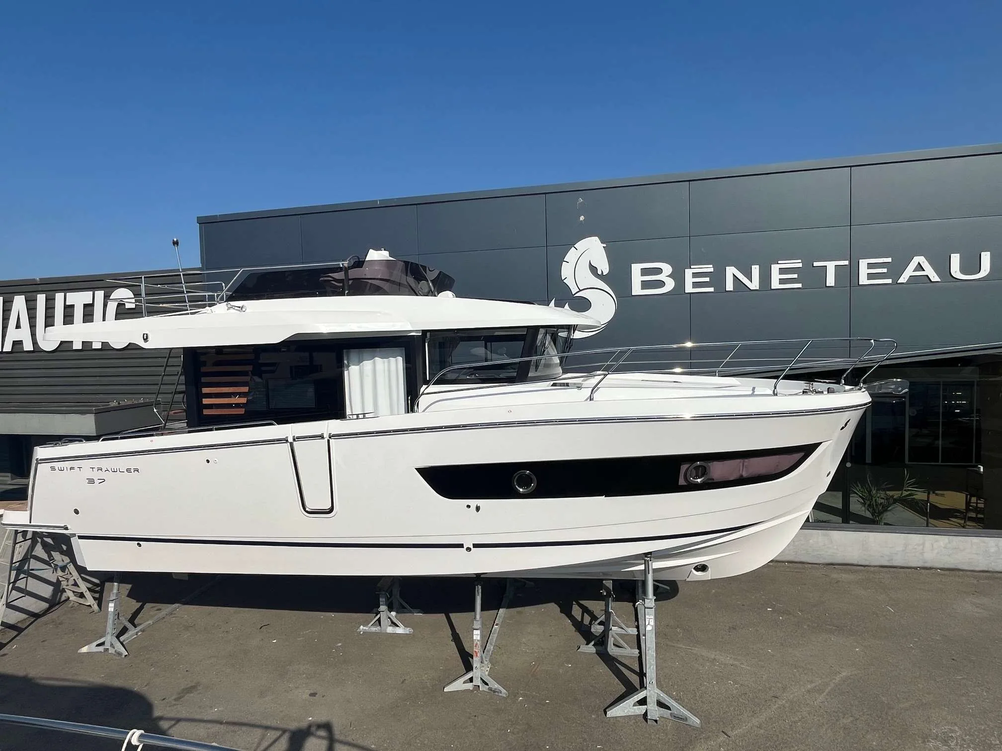 Beneteau SWIFT TRAWLER 37 FLY d'occasion - photo 1