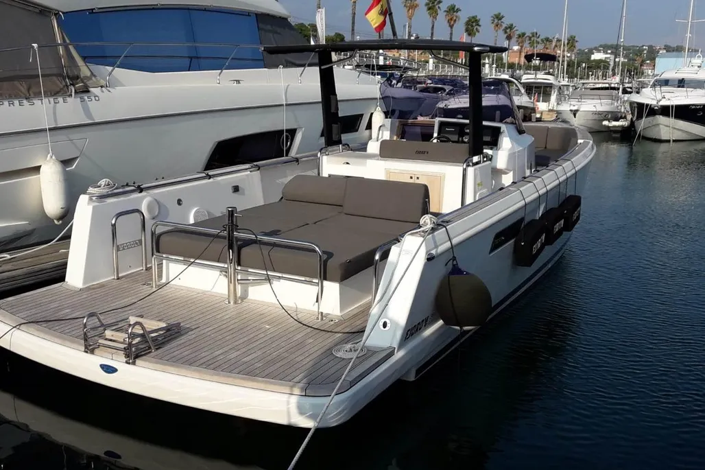 Fjord 36' Open used - photo 1