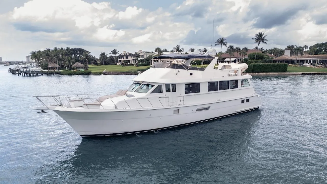 Hatteras 74 sport deck motor yacht used - photo 1