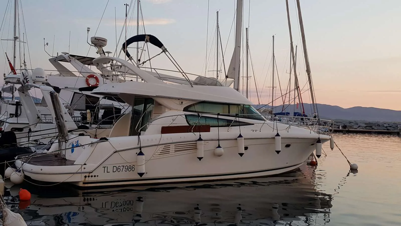 Prestige 42 used - photo 1