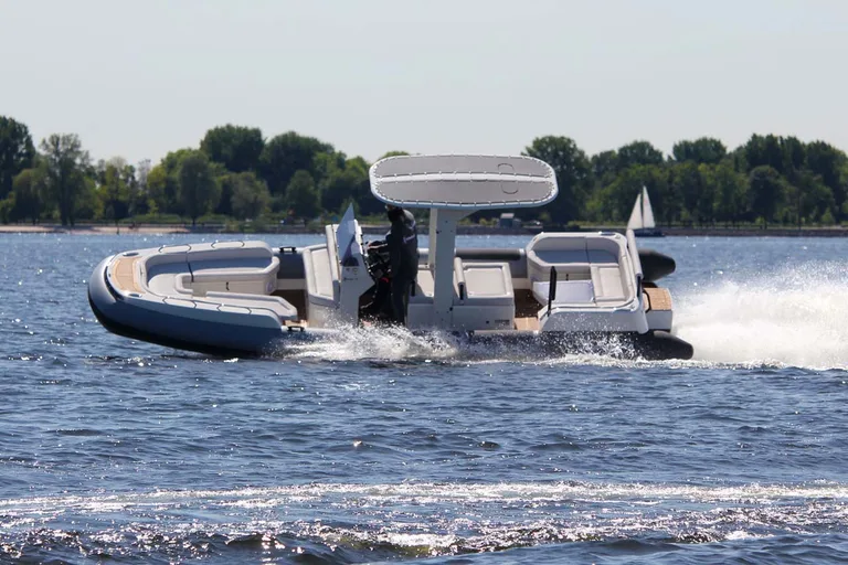 Xtenders 7.8m Peoplecarrier