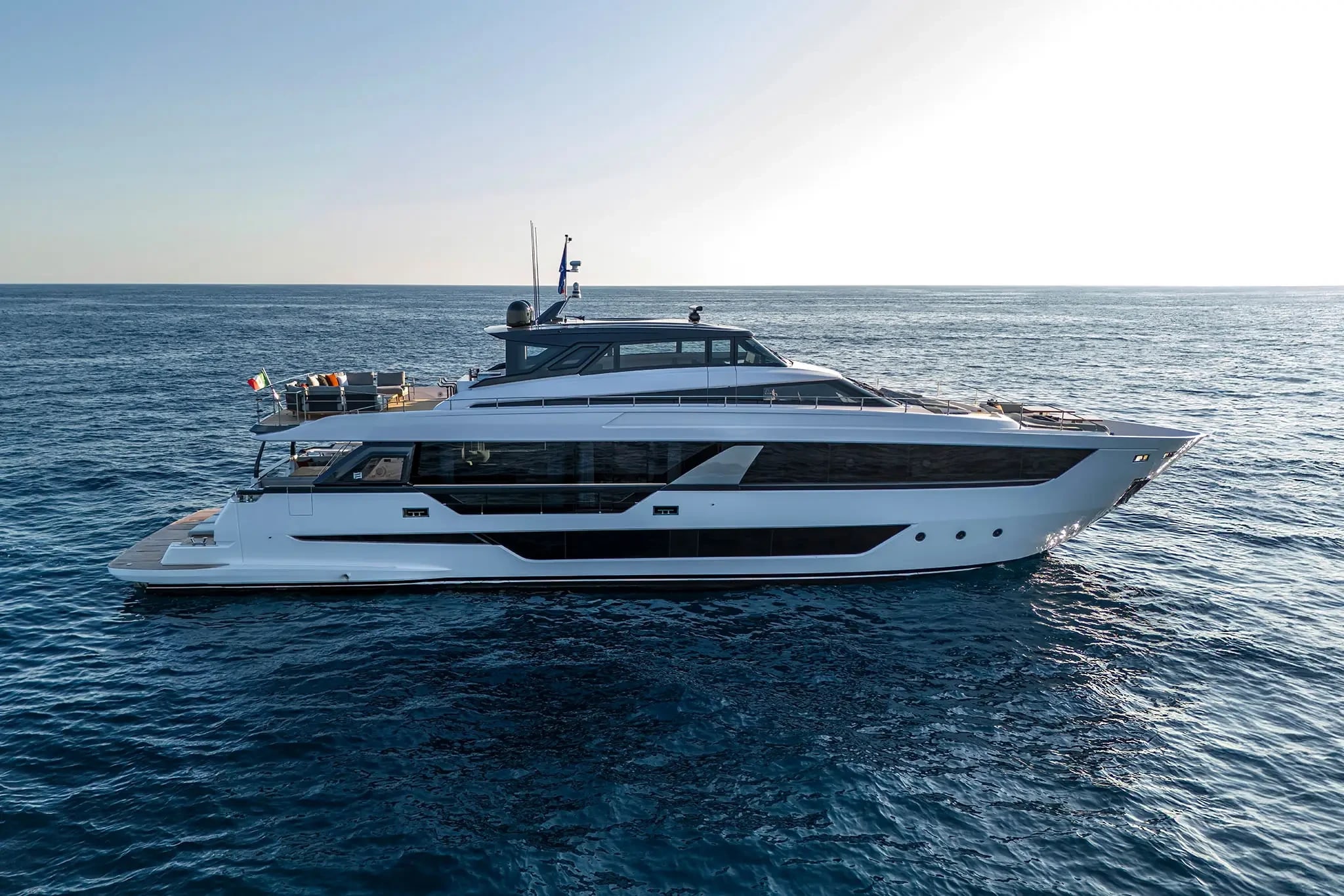 Ferretti Yachts Ferretti 1000 Skydeck