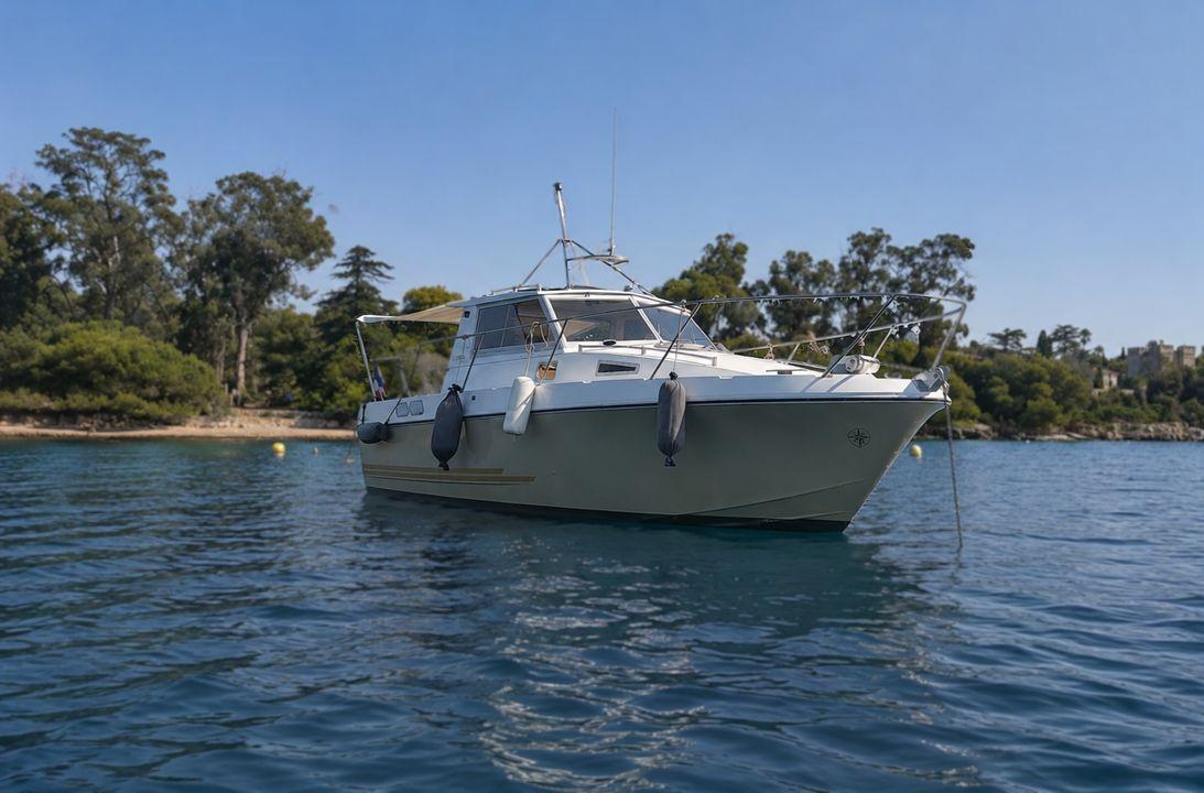 Beneteau Antares 8 Fishing