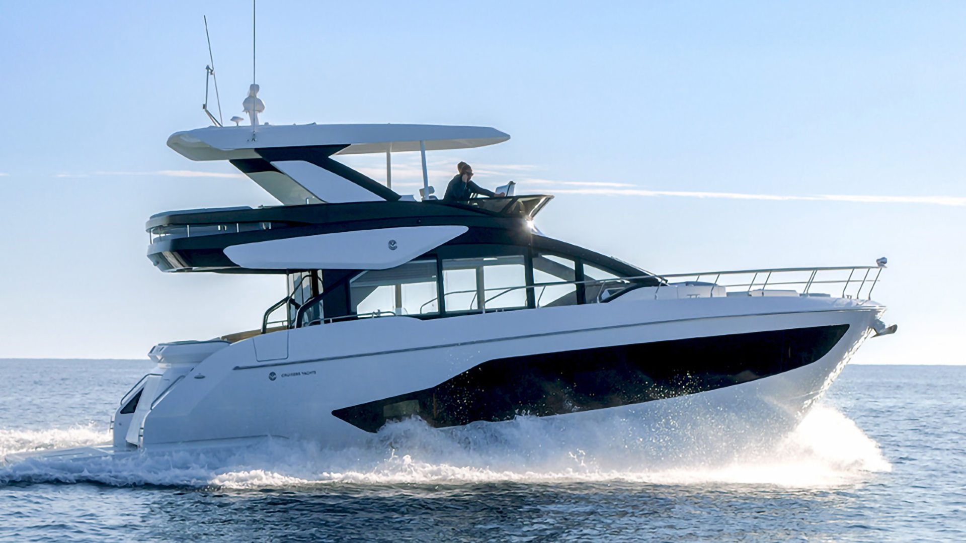 Cruisers Yachts 57 FLY