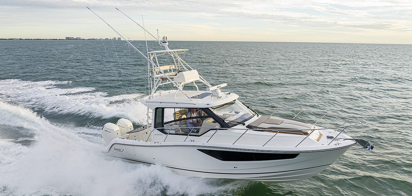 Boston Whaler 365 Conquest