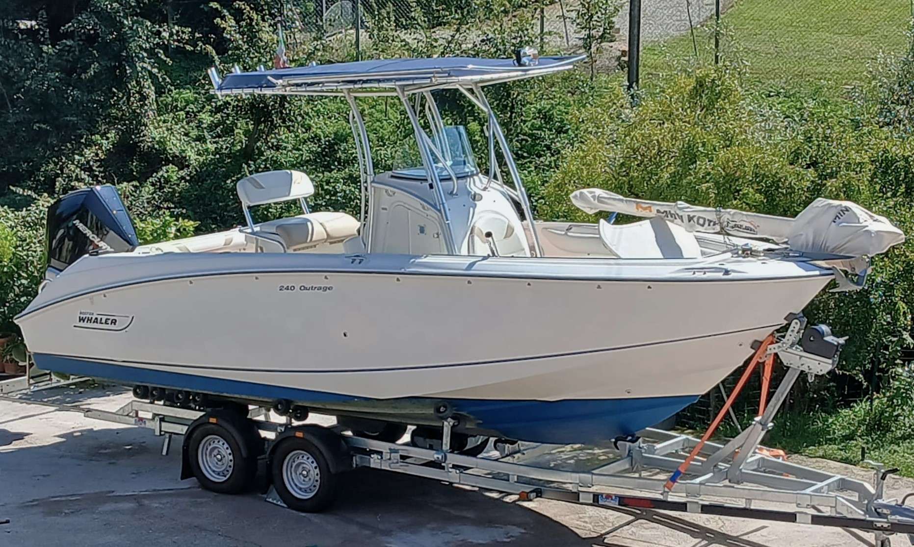 Boston Whaler 250 Outrage