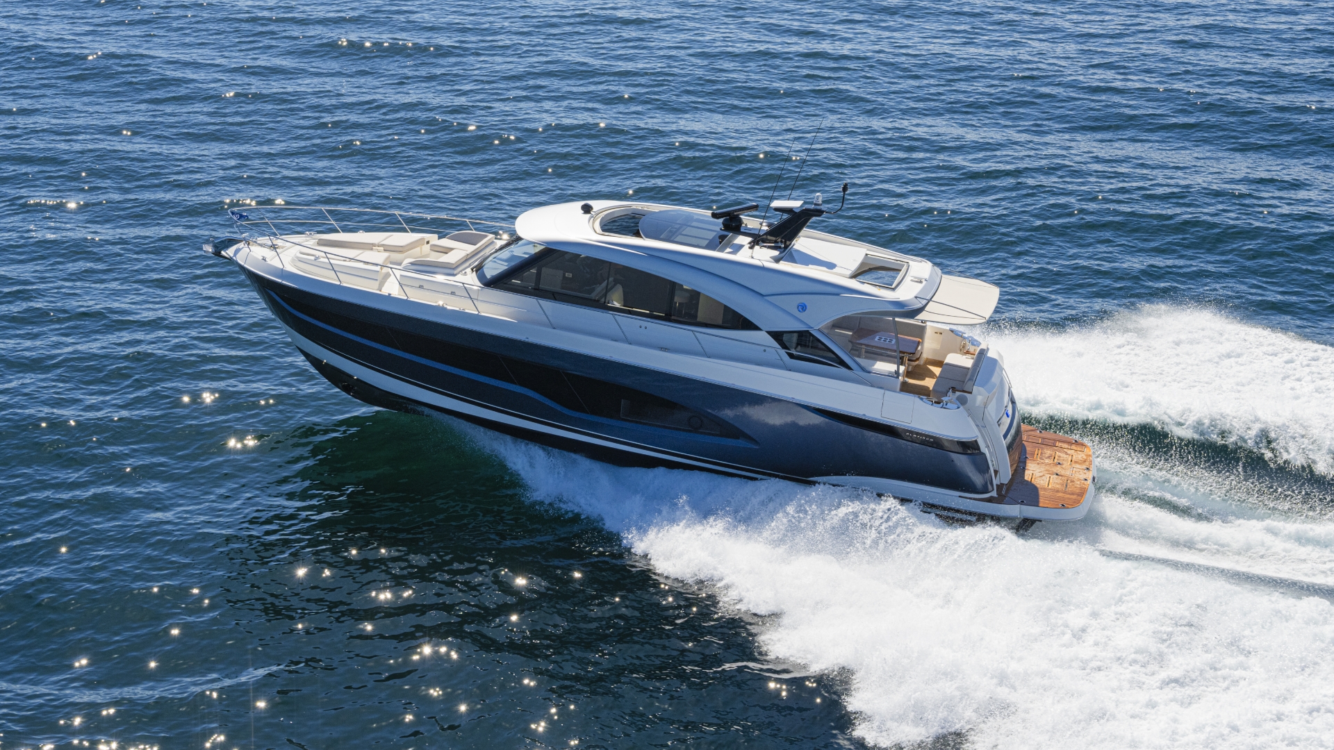 Riviera 5600 Sport Yacht Platinum Edition