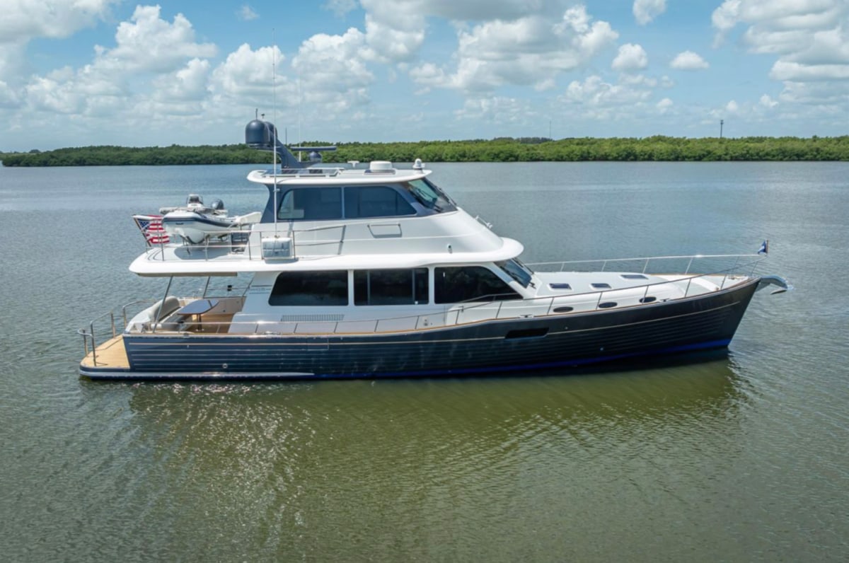 Grand Banks GB60 Skylounge