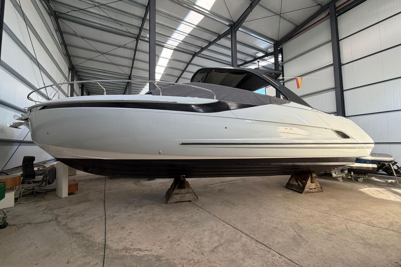 Fairline F//Line 33