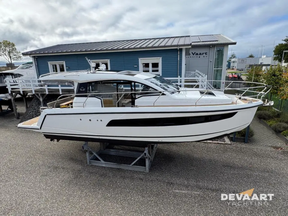 Sealine C335