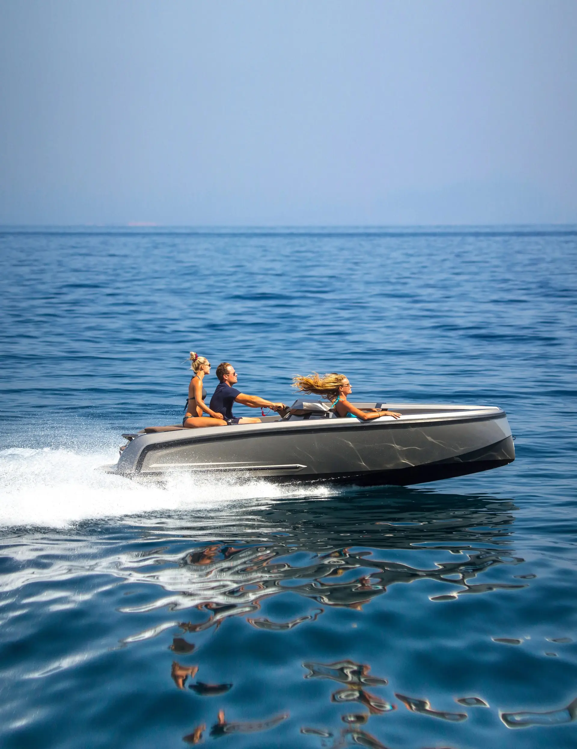 Vanquish Yachts VQ16 Sports Line