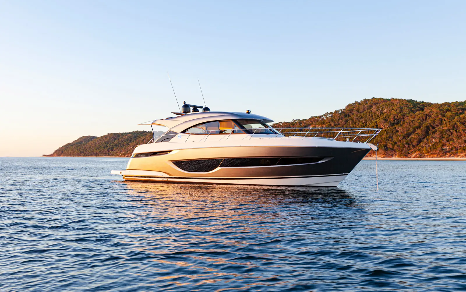 Riviera 4600 Sport Yacht Platinum Edition
