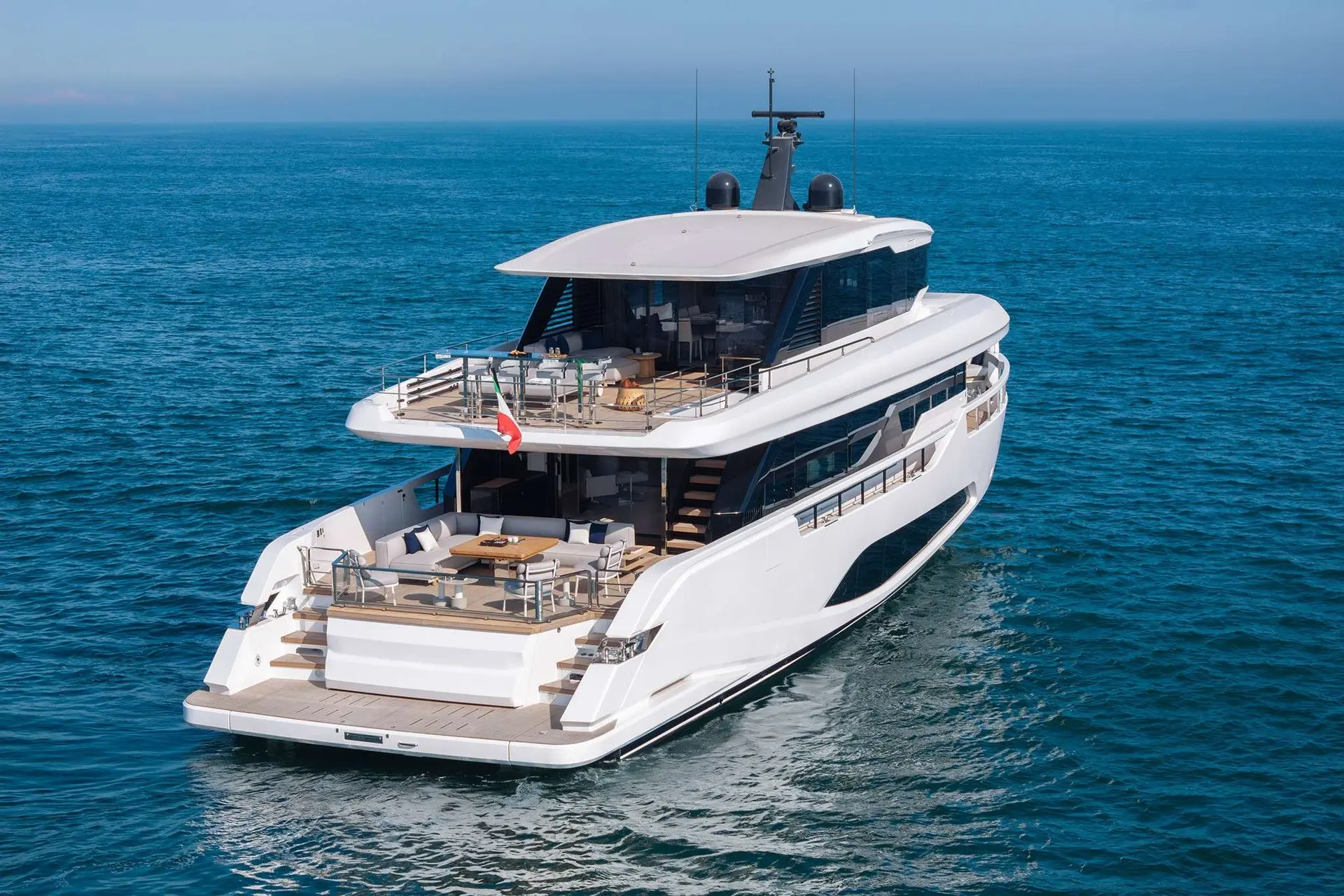 Ferretti Yachts INFYNITO 90