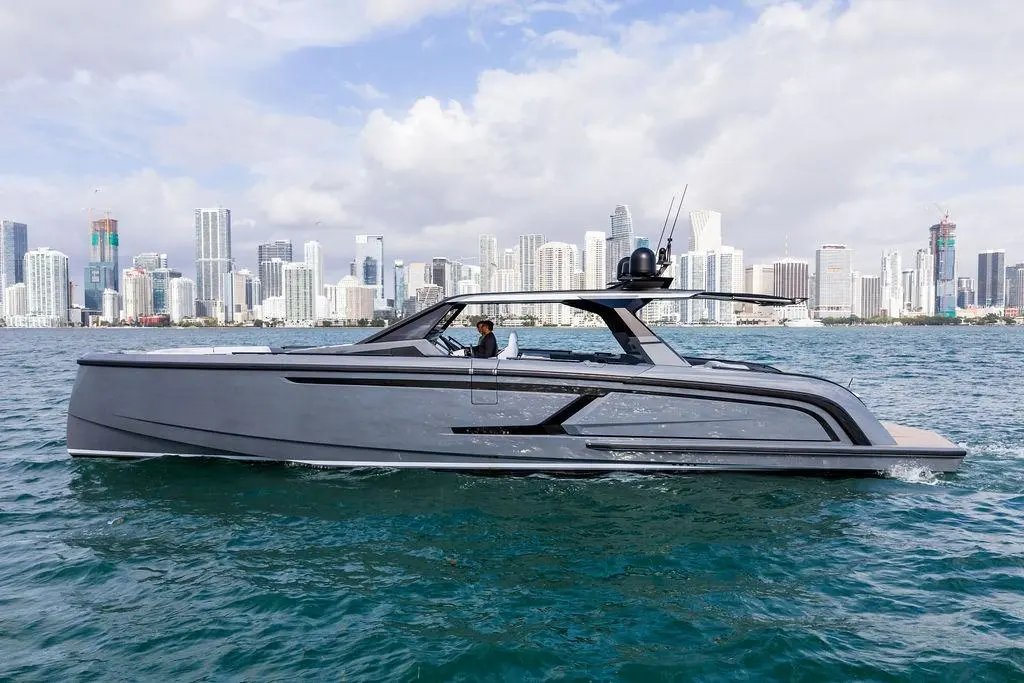 Vanquish Yachts VQ55 Sports Line
