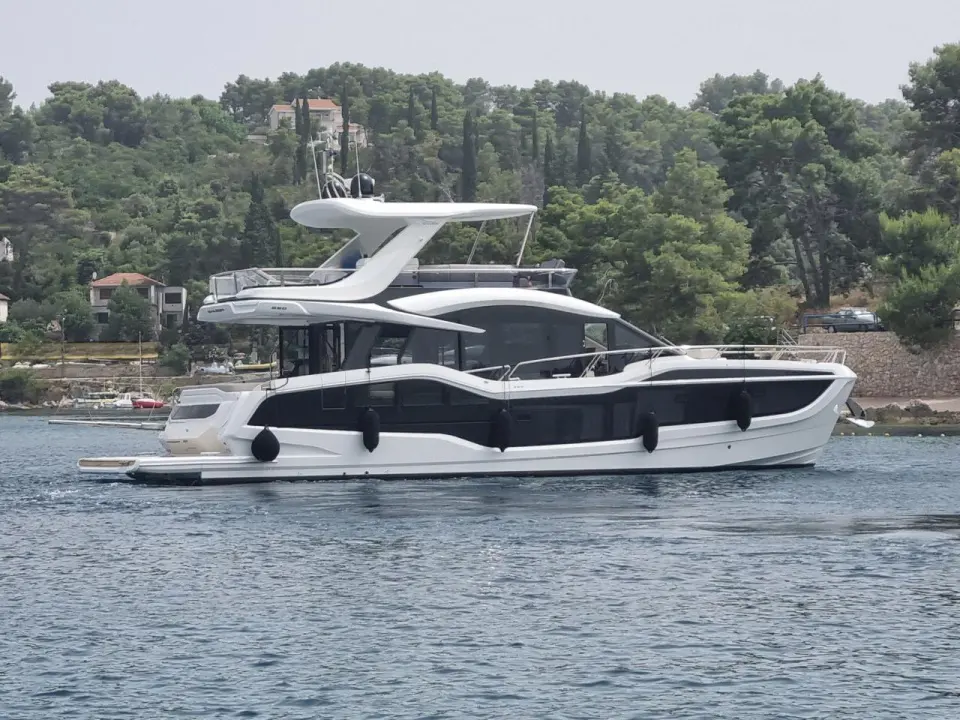 Galeon 560 Fly