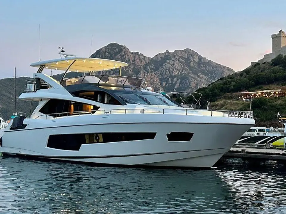 Sunseeker 75 Sport Yacht