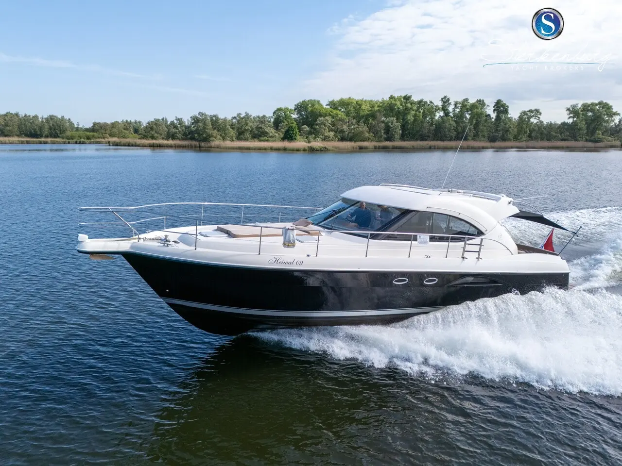 Riviera 46 Sport Motor Yacht