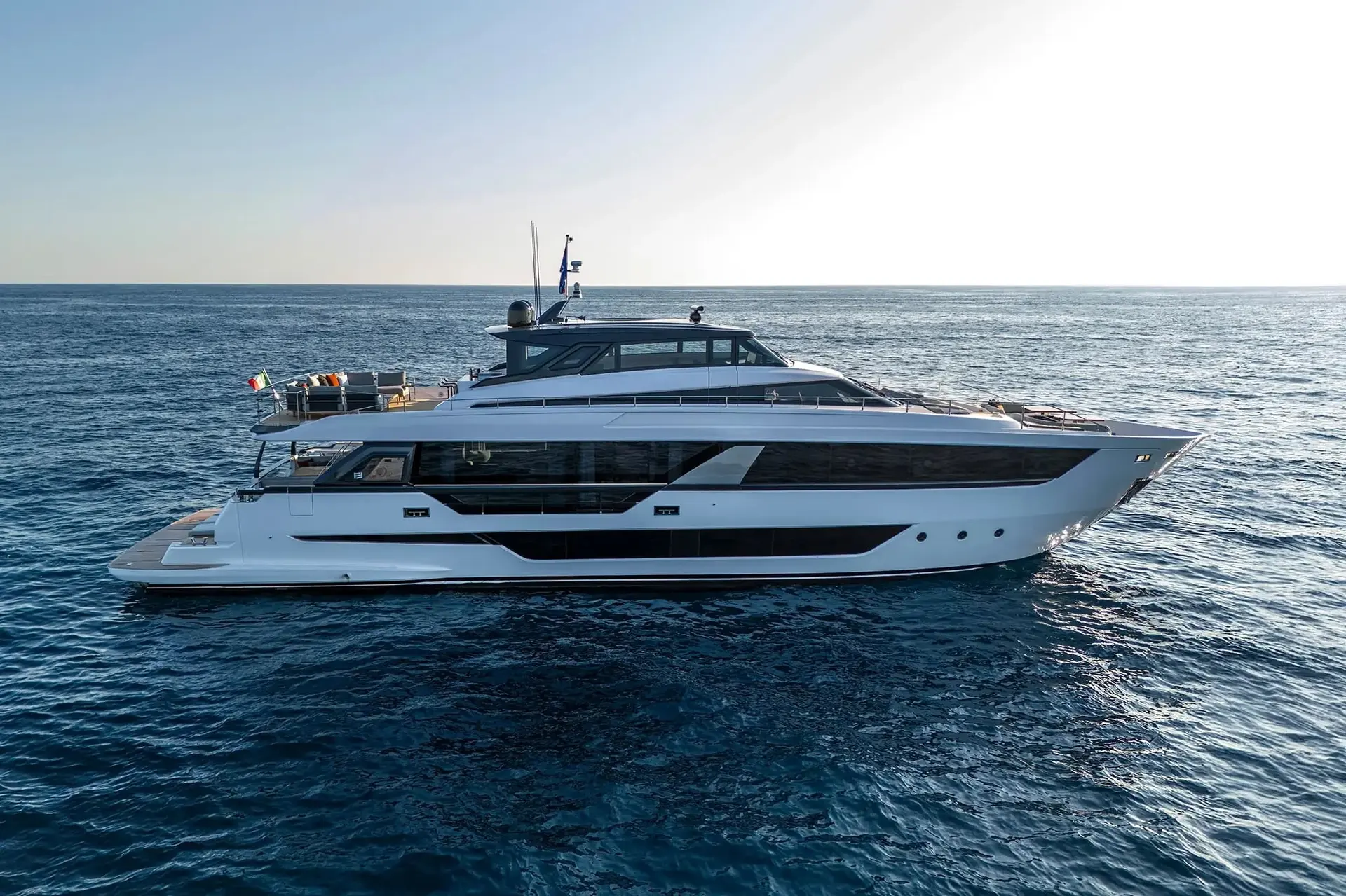 Ferretti Yachts Ferretti 1000 Skydeck