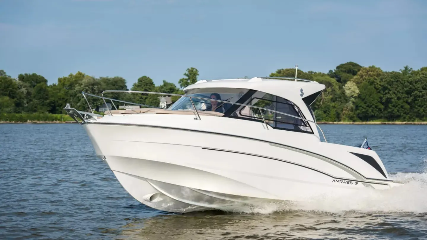 Beneteau Antares 7