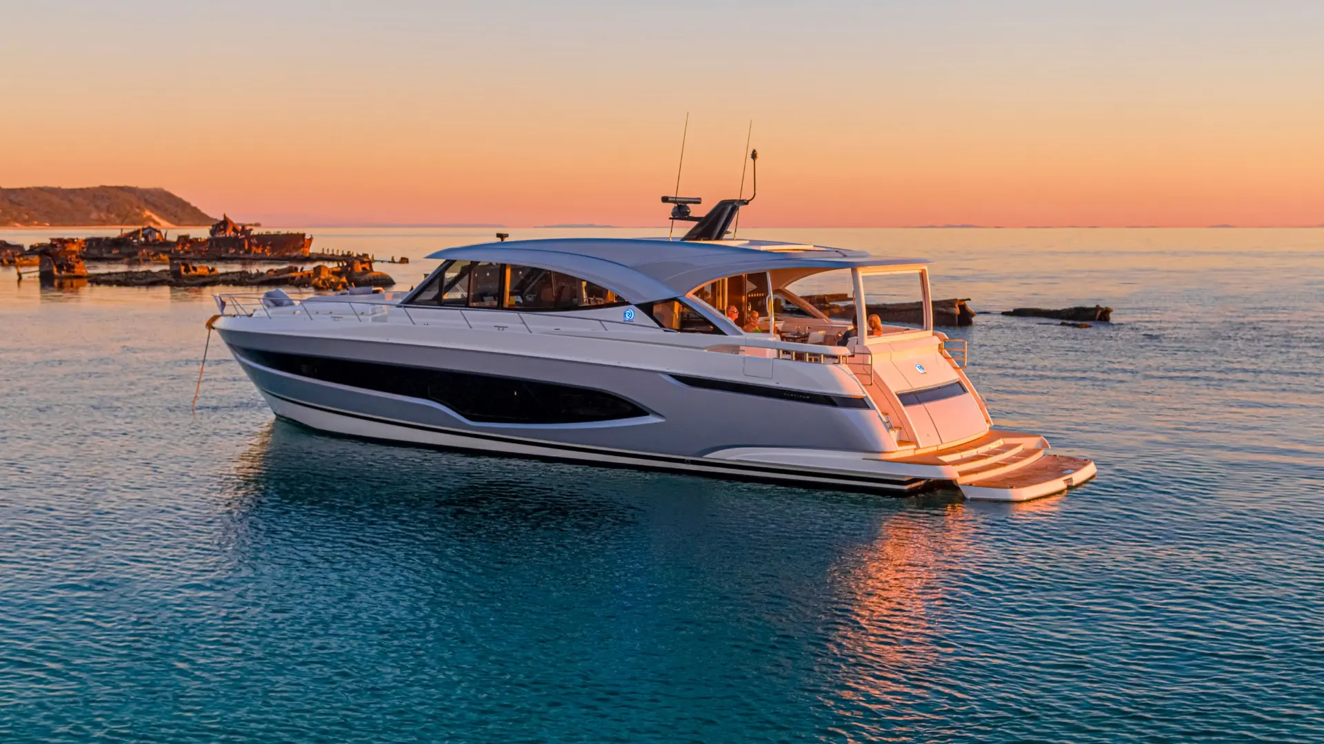 Riviera 6800 Sport Yacht Platinum Edition