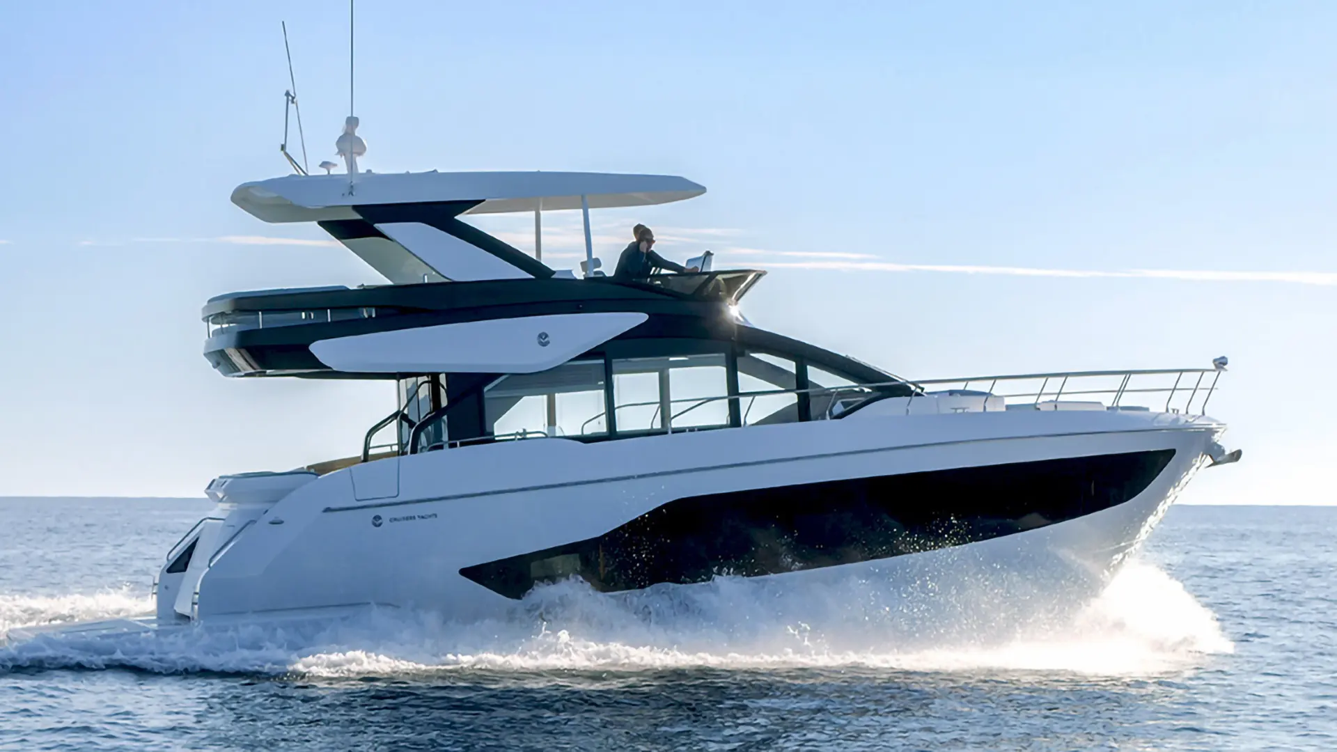 Cruisers Yachts 57 FLY