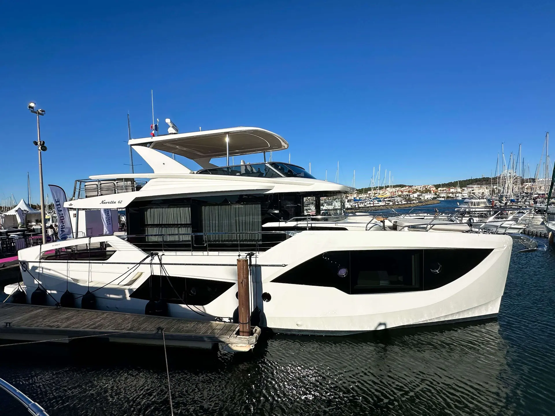 Absolute Navetta 62