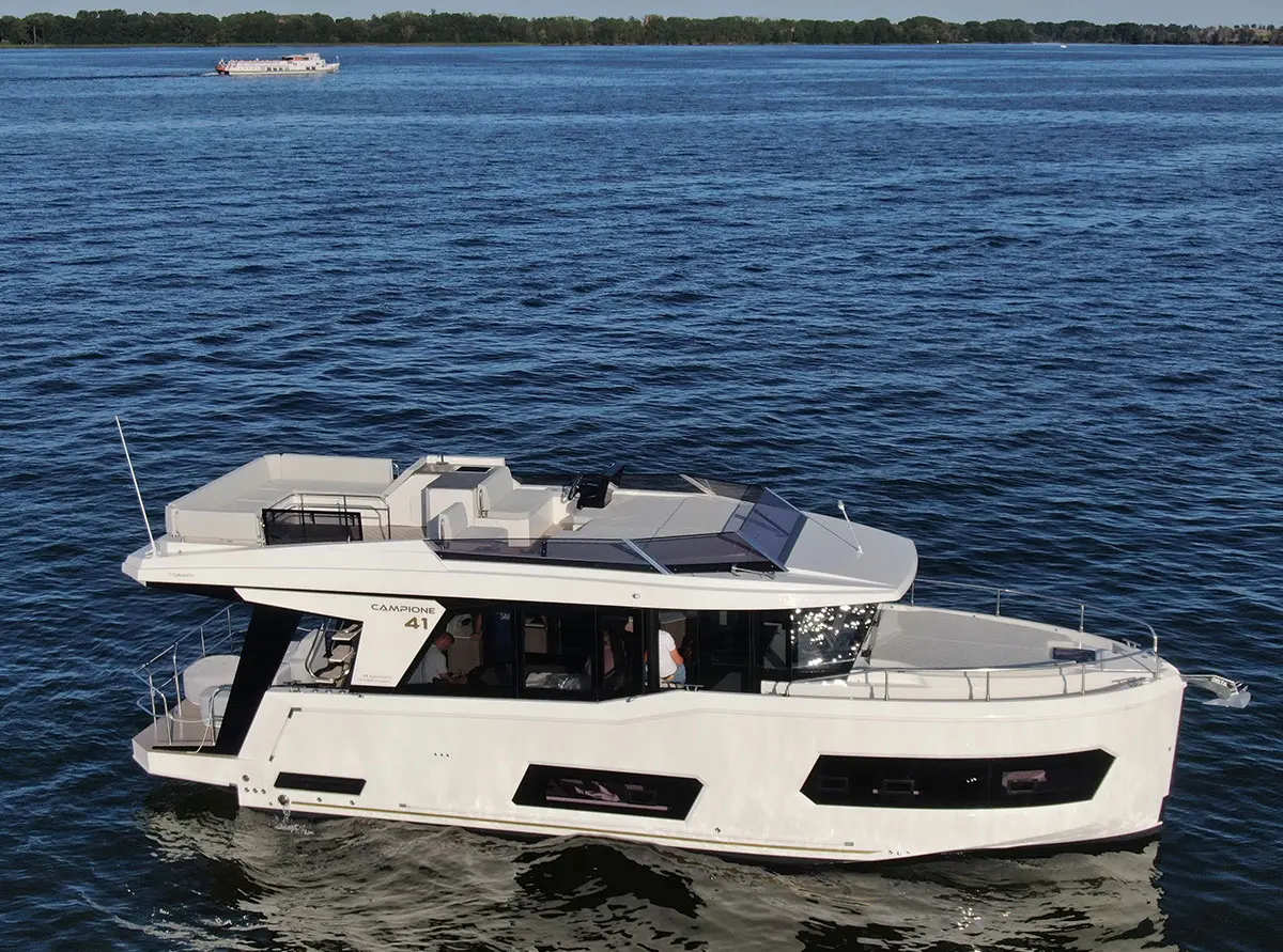 Cobra Yachts Campione 41 Fly