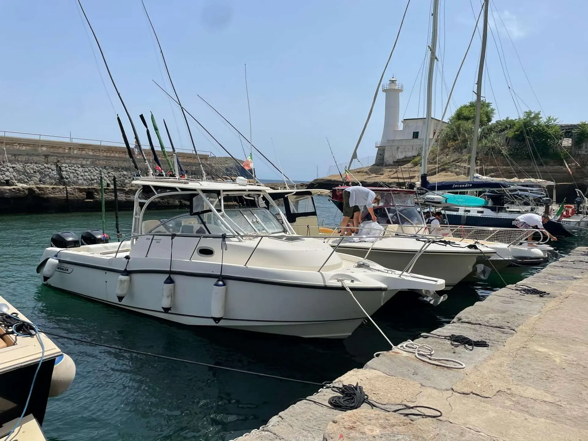 Boston Whaler 325 Conquest
