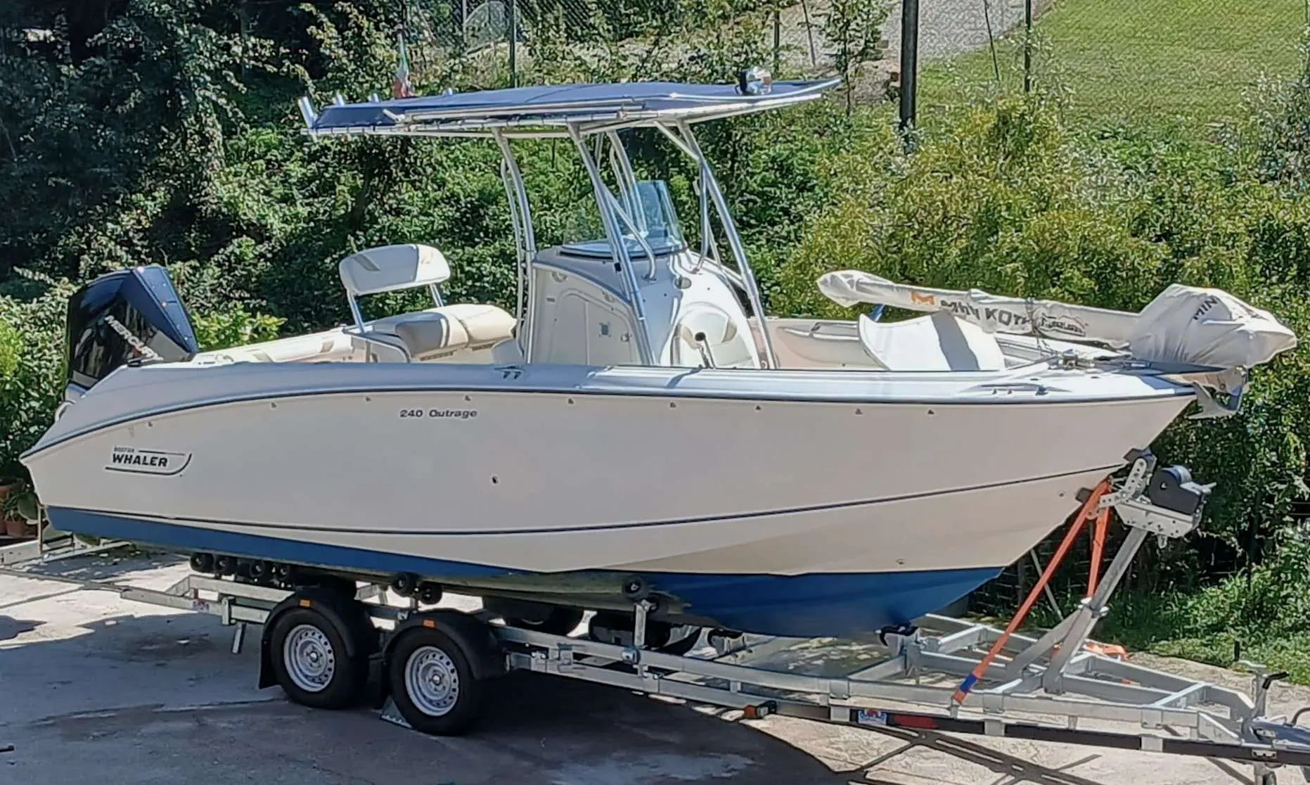 Boston Whaler 250 Outrage