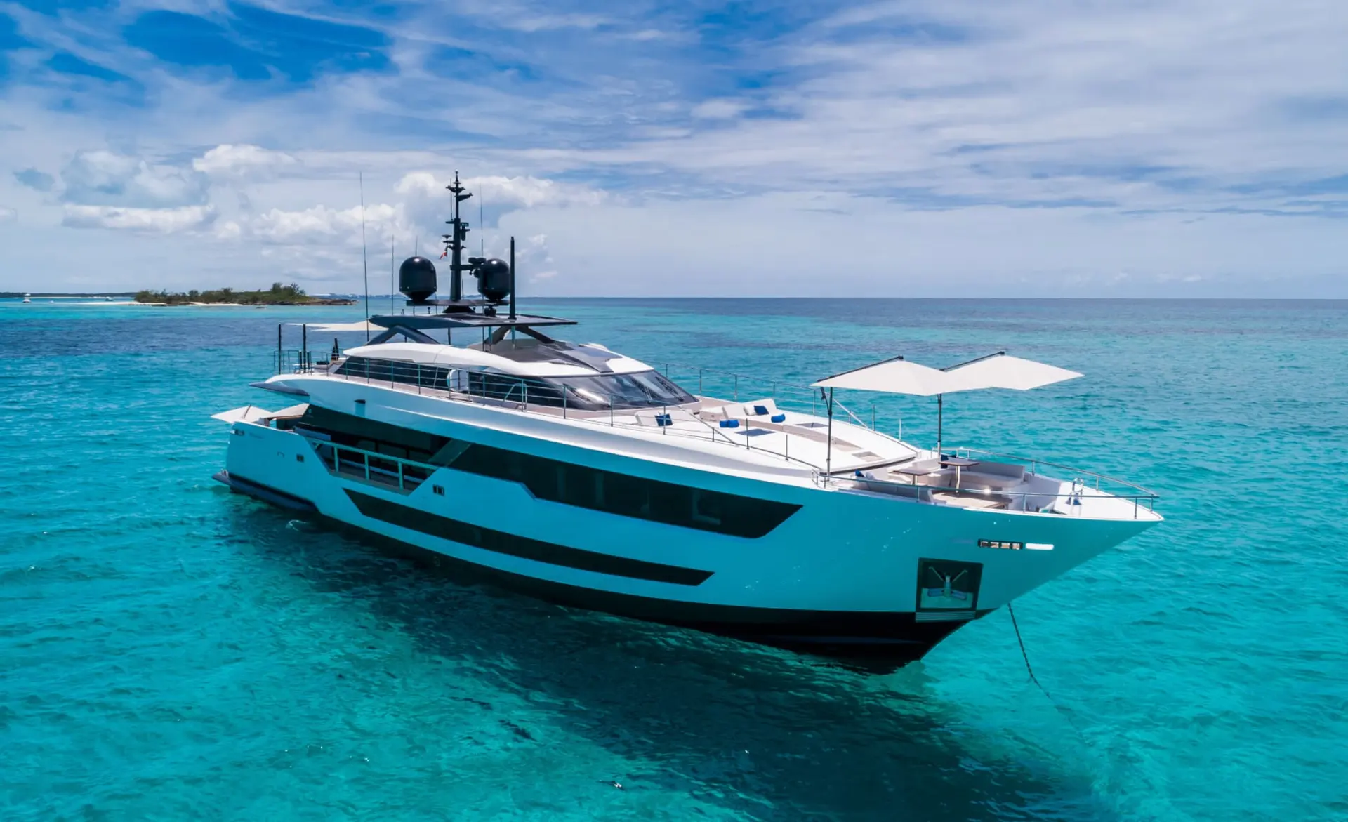 Custom Line Saetta 120'