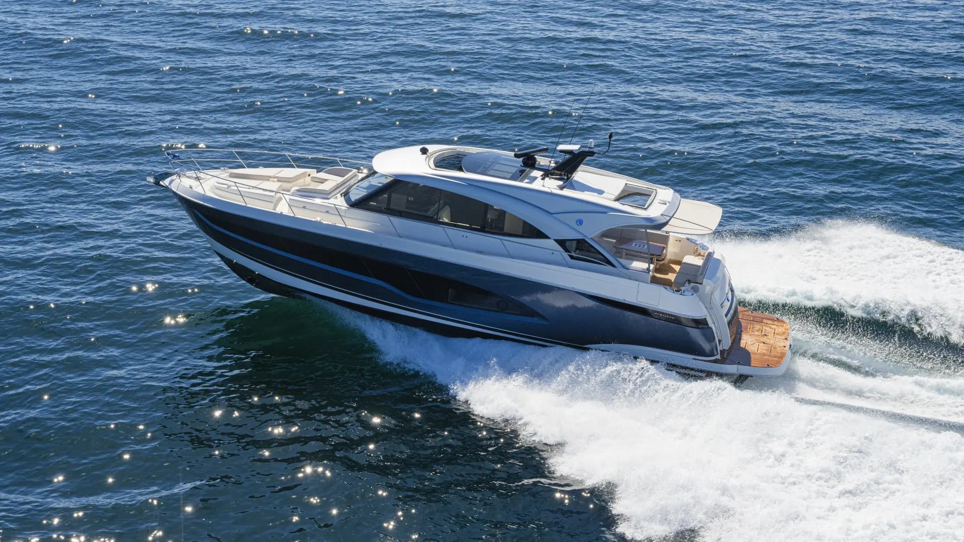 Riviera 5600 Sport Yacht Platinum Edition