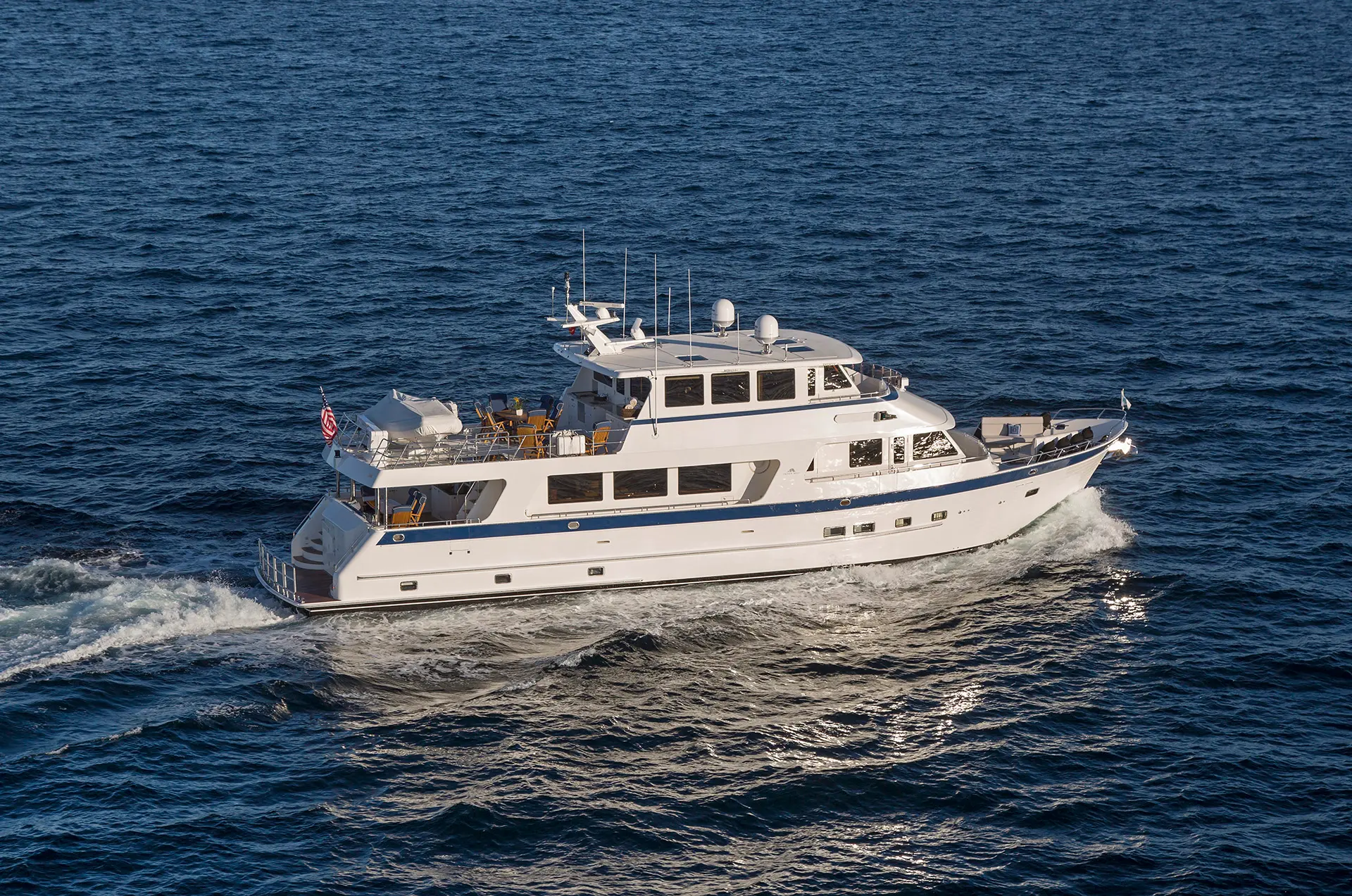 Outer Reef Yachts 860 Deluxbridge Skylounge Motoryacht