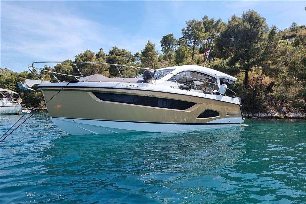 Sealine C390