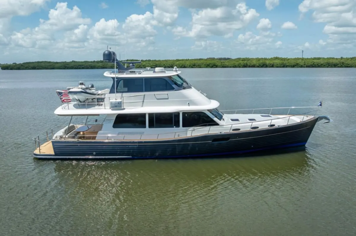 Grand Banks GB60 Skylounge