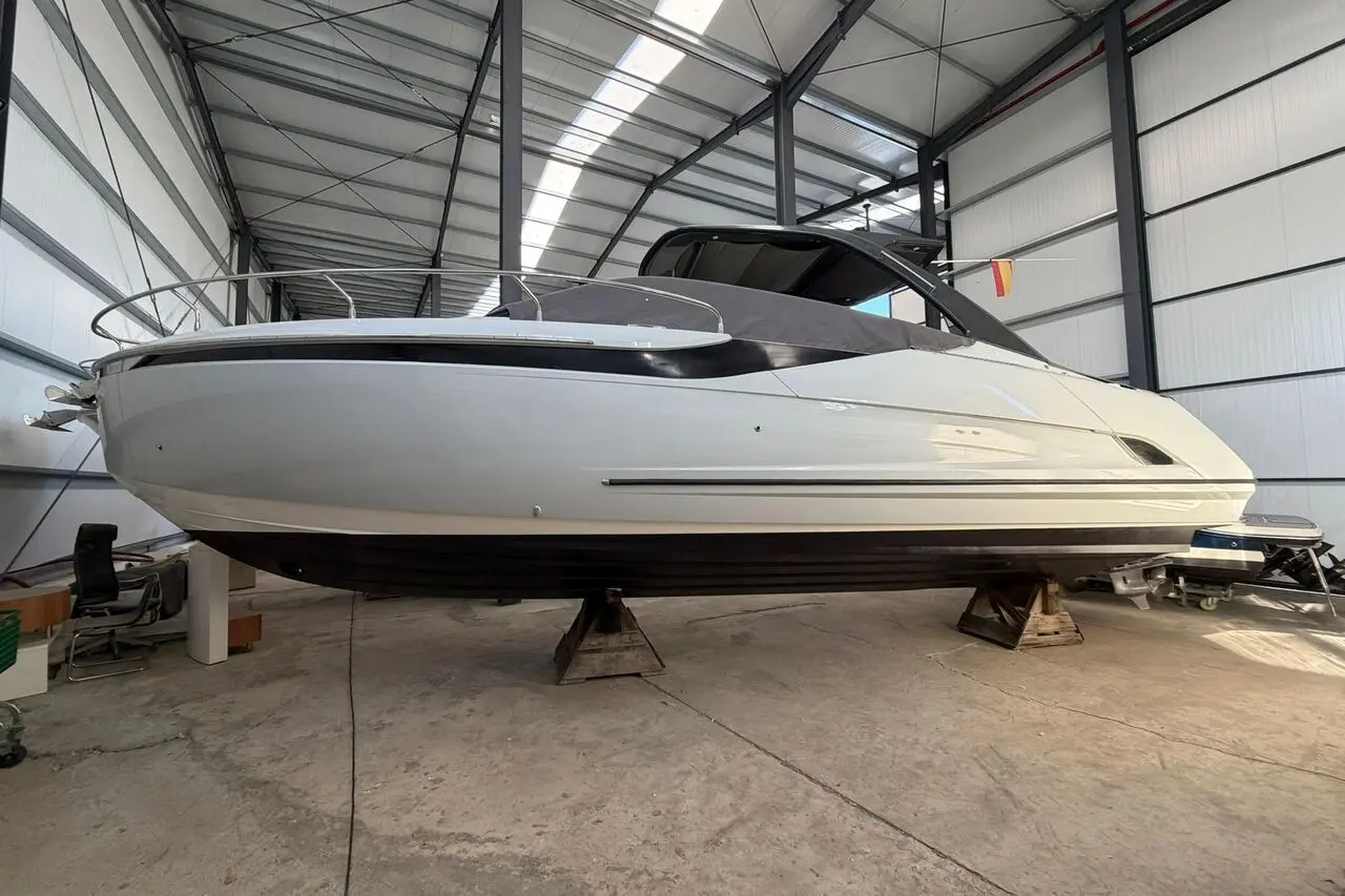 Fairline F//Line 33