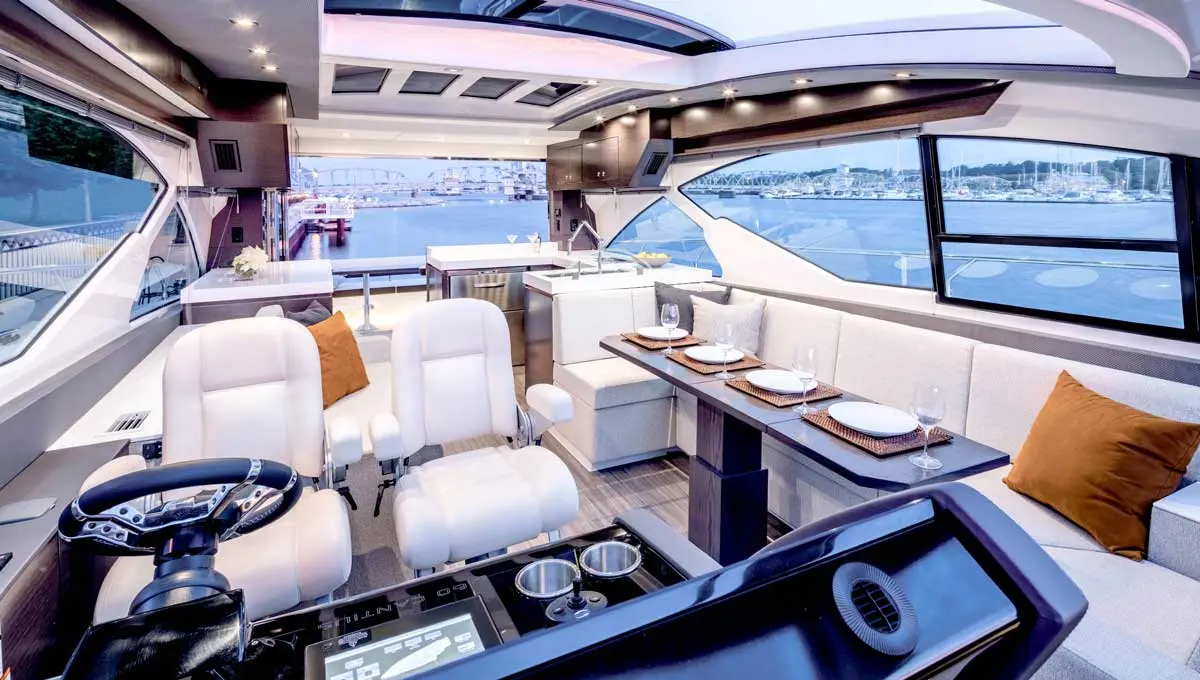 Cruisers Yachts 60 Cantius