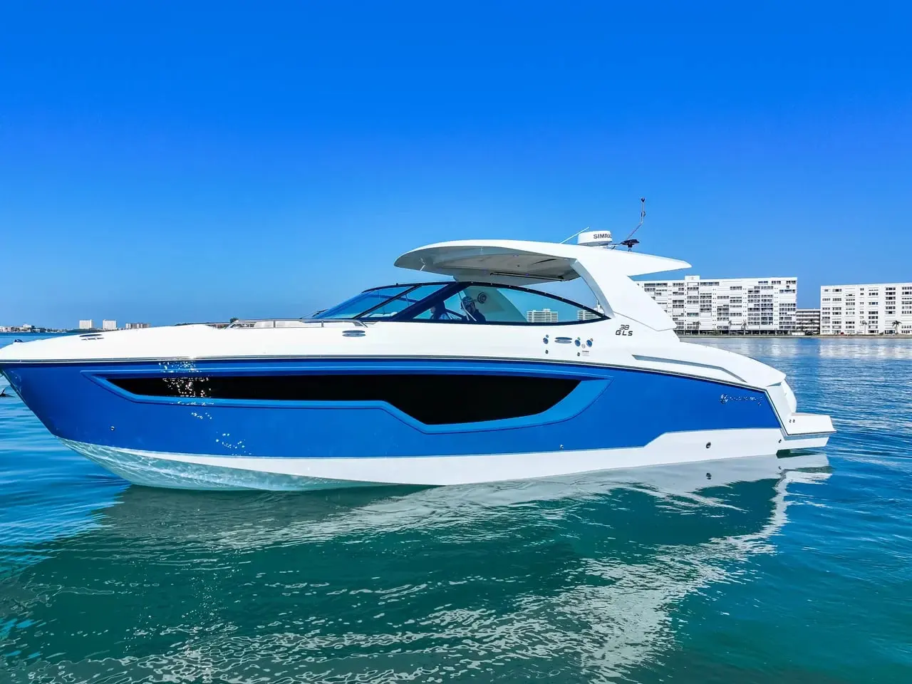 Cruisers Yachts 38 GLS I/O
